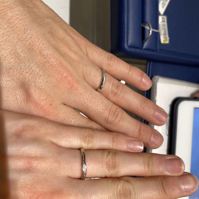 【銀座ダイヤモンドシライシの口コミ】 お店のショーケースで1番気になったのが、この指輪でした。
さりげなくダ…