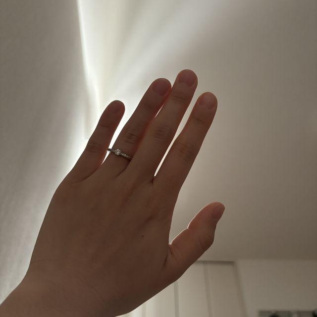 【JEWELRY STUDIO Advance(ジュエリースタジオアドバンス)の口コミ】 ワンポイントが目立ち、ライン上に連なるダイヤのデザインがとても好みで…