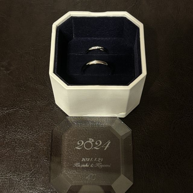 【4℃ BRIDAL(ヨンドシーブライダル)の口コミ】 シンプルで可愛いです。とても気に入りました。
どんな服装にも合うし付け…