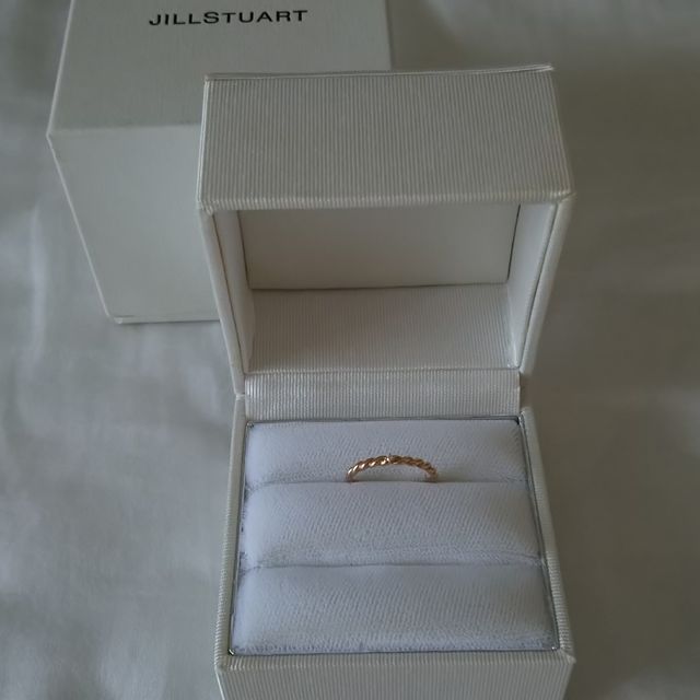 【ジル スチュアート(JILLSTUART)の口コミ】 初めて見たときはあまりグッとこなかったのですが、指にはめてみたらすご…