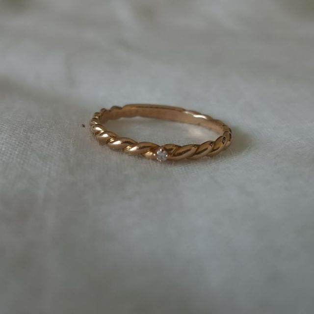 【ジル スチュアート(JILLSTUART)の口コミ】 初めて見たときはあまりグッとこなかったのですが、指にはめてみたらすご…