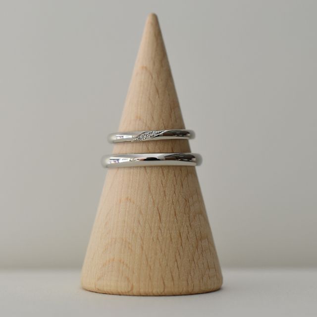 【CRAFY(クラフィ)の口コミ】 シンプルなデザインですが、ダイヤを真ん中と、内側につけ、シンプルでキ…