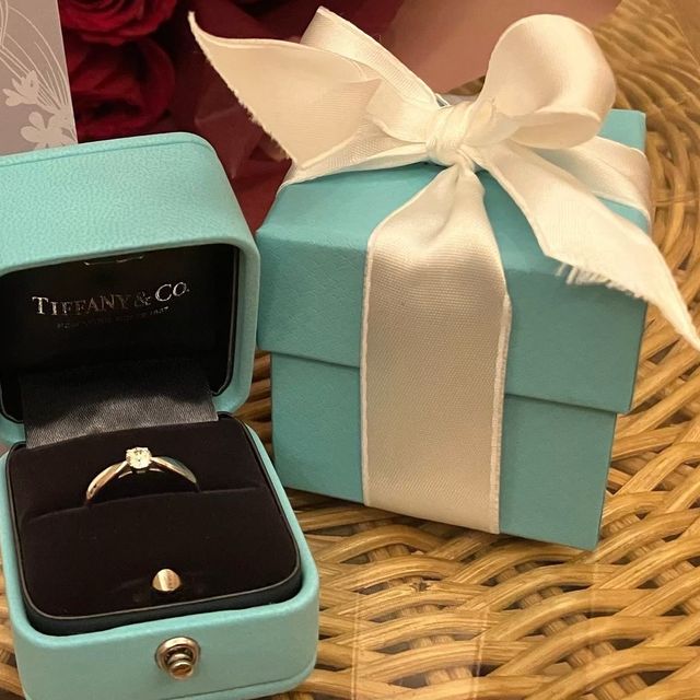【ティファニー(Tiffany & Co.)の口コミ】 ティファニーっぽいゴージャスな印象を保ちつつ、リングが平ためな形状の…