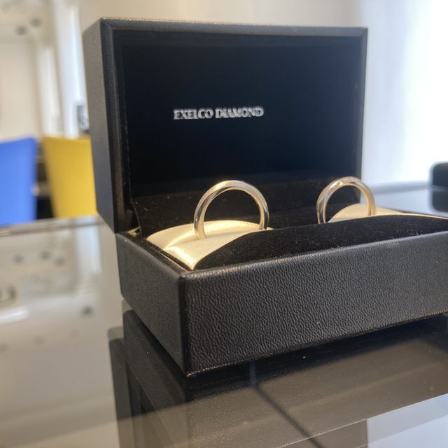 【エクセルコダイヤモンド(EXELCO DIAMOND)の口コミ】 新郎だけでなく、新婦の方にもつや消し加工がされており、指輪のデザイン…
