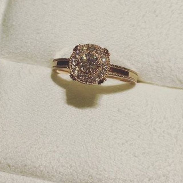 【LUCIE(ルシエ)の口コミ】 ピンクゴールドの、アンティークチックなデザインがとても印象的でした。
…