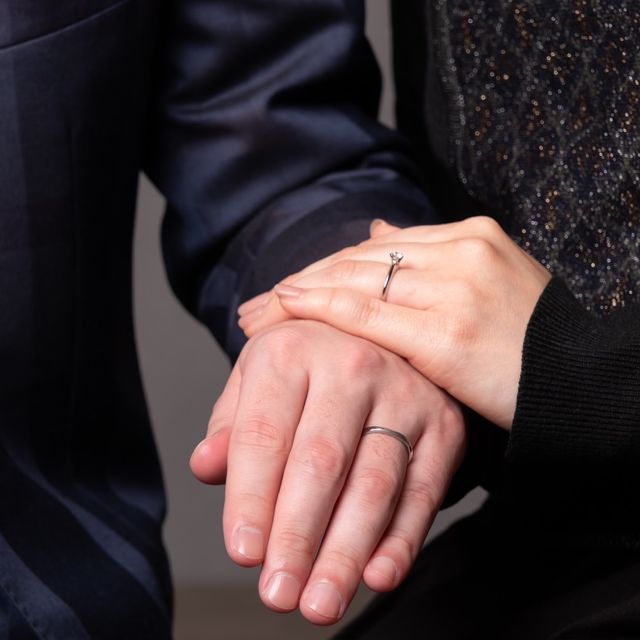 【4℃ BRIDAL(ヨンドシーブライダル)の口コミ】 シンプルで普段でも仕事時にも着けられるのがポイントでした。
また、婚約…