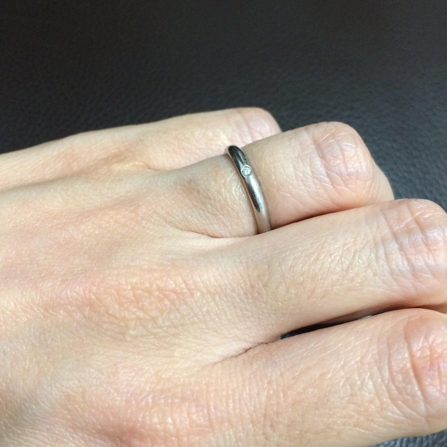 【カルティエ(Cartier)の口コミ】 夫がシンプルな指輪が良いと言っていたため、飾り気のないもので探してい…