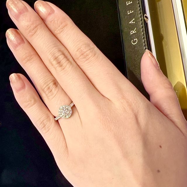 【グラフ(GRAFF)の口コミ】 もともと気になっていたブランド、デザインでした。ダイヤが美しく、また0…