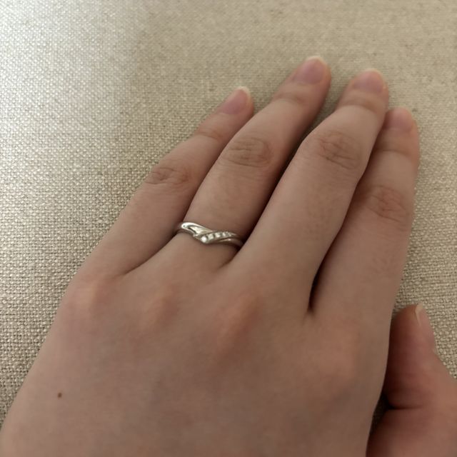 【アイプリモ(I-PRIMO)の口コミ】 V字の指輪なので指が長く綺麗に見えます！ダイヤモンドも入っていてキラキ…