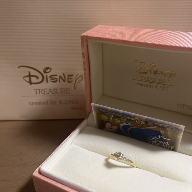【ケイウノ ブライダル(K.UNO BRIDAL)の口コミ】 指輪のデザインが美女と野獣の映画で出てくる有名なシーンをモチーフにし…
