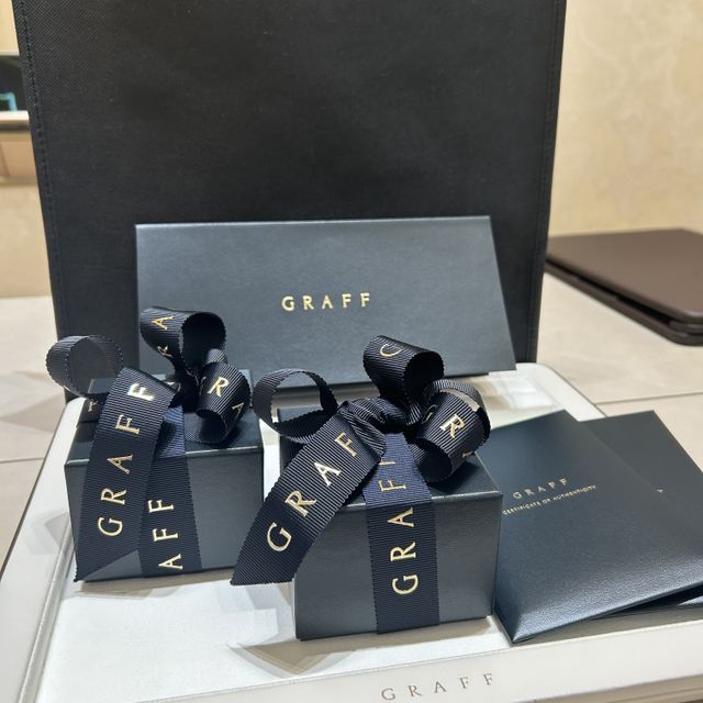 【グラフ(GRAFF)の口コミ】 指輪全体にダイヤモンドが敷き詰められているので、どこから見てもキラキ…