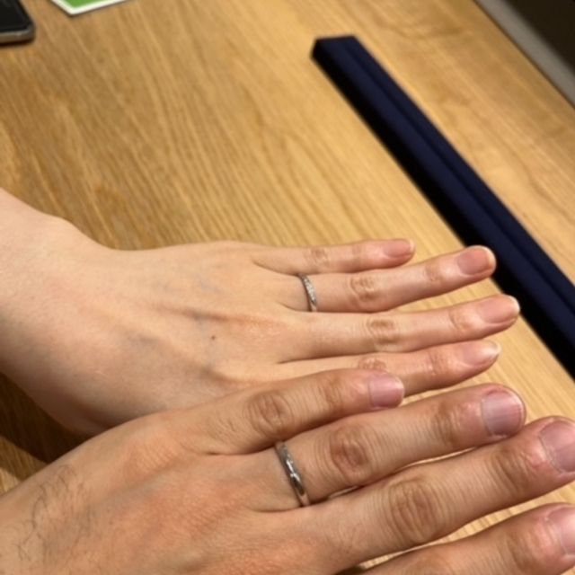 【Flowaves(フロウェーブス)の口コミ】 シンプルなデザインで、とても付け心地が良く、毎日つける指輪としては安…