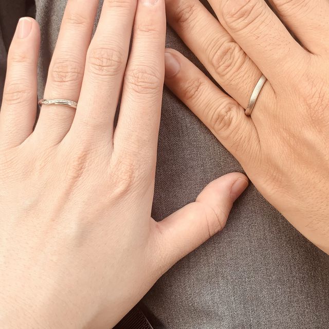 【銀座ダイヤモンドシライシの口コミ】 いくつか試着しウェーブの形がキレイに見える形だったので選びました。当…