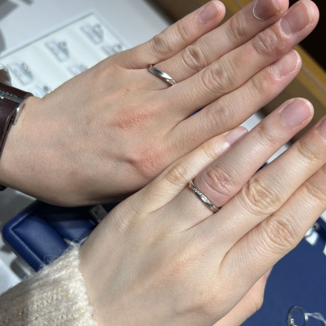 【銀座ダイヤモンドシライシの口コミ】 指輪自体がすごく指に馴染むものでした。また微妙に好みに合わなかった部…