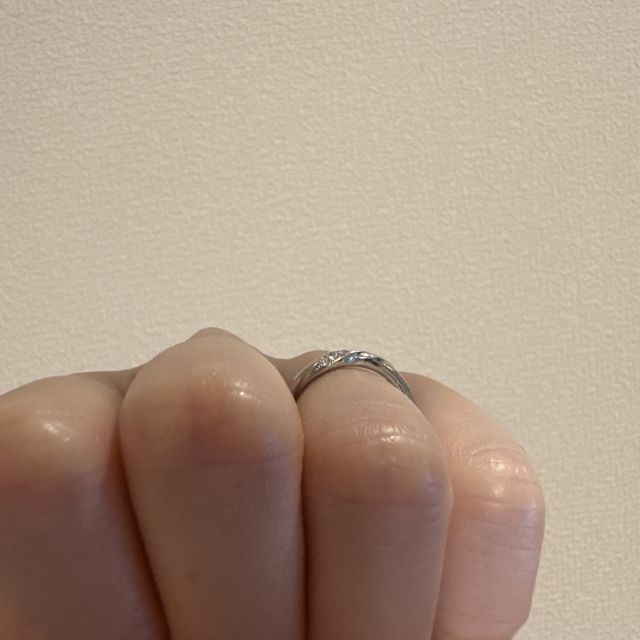 【銀座ダイヤモンドシライシの口コミ】 この指輪にした一番のポイントは、『側面からもダイヤが見えること』です…