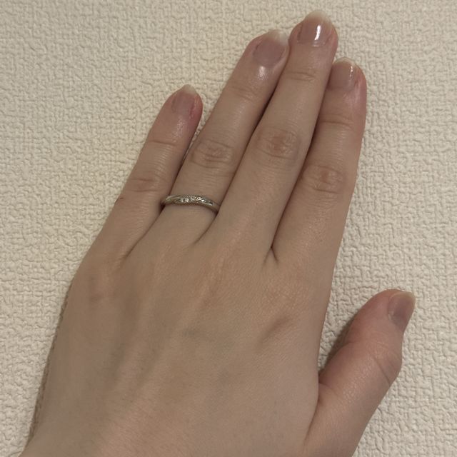 【銀座ダイヤモンドシライシの口コミ】 この指輪にした一番のポイントは、『側面からもダイヤが見えること』です…