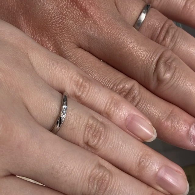 【銀座ダイヤモンドシライシの口コミ】 飽きのこないシンプルなデザインを望んでいましたが、シンプルすぎるのも…