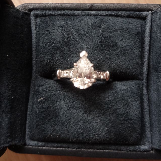 【ハリー・ウィンストン(Harry Winston)の口コミ】 この指輪の購入の決め手は、まずデザインがとても気に入ったということと…