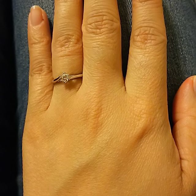 【銀座ダイヤモンドシライシの口コミ】 ストレートタイプか、ウェーブかで迷っていたのですが、ストレートの方が…