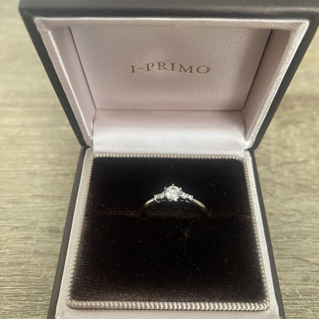 【アイプリモ(I-PRIMO)の口コミ】 こちらのブランドがダイヤモンドにこだわっているらしく、本当にキラキラ…