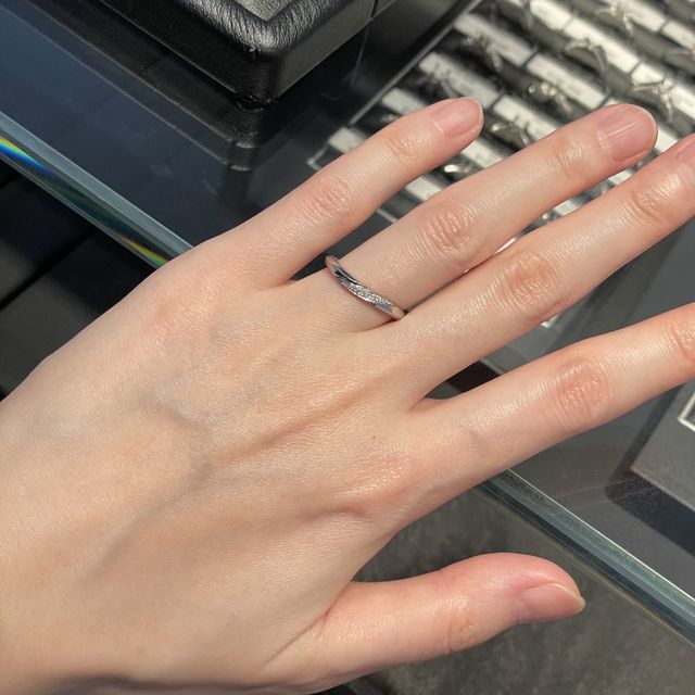 【エクセルコダイヤモンド(EXELCO DIAMOND)の口コミ】 節が一番太い指のため回りやすいことと、根本の高さの違いがあるのでウェ…