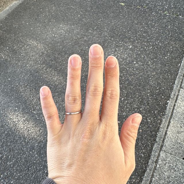 【ティファニー(Tiffany & Co.)の口コミ】 シンプルで飽きないデザインでした。プラチナはいつまでも輝いていて3連の…