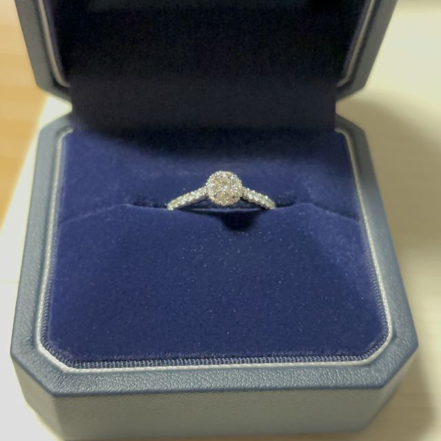 【銀座ダイヤモンドシライシの口コミ】 全体的にキラキラしたものが欲しいとリクエストがあったので、店頭でお話…