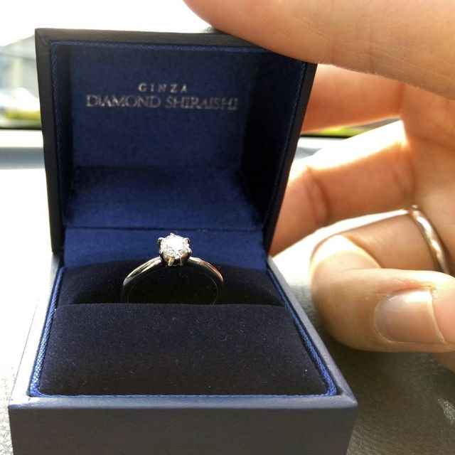 【銀座ダイヤモンドシライシの口コミ】 好きなダイヤモンドを自分で選んだ後、彼女に好きなデザインの指輪を選ん…