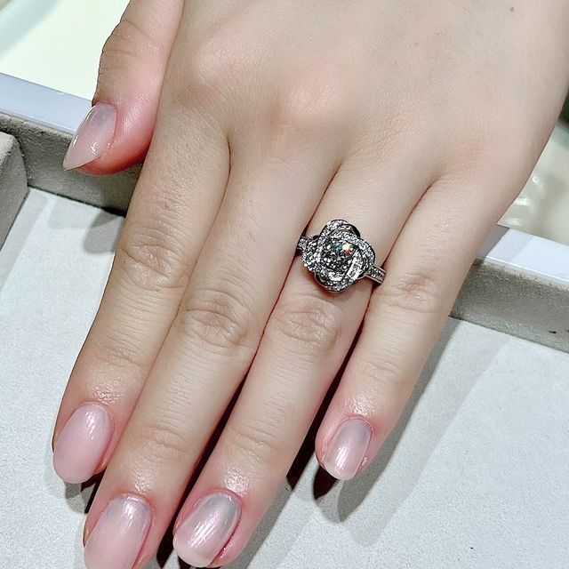 【ブシュロン(BOUCHERON)の口コミ】 ブシュロンさんのピヴォワンヌの指輪は、華やかで優雅なデザインが一際目…