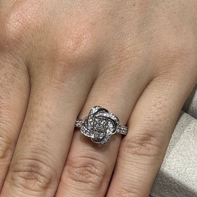 【ブシュロン(BOUCHERON)の口コミ】 ブシュロンさんのピヴォワンヌの指輪は、華やかで優雅なデザインが一際目…