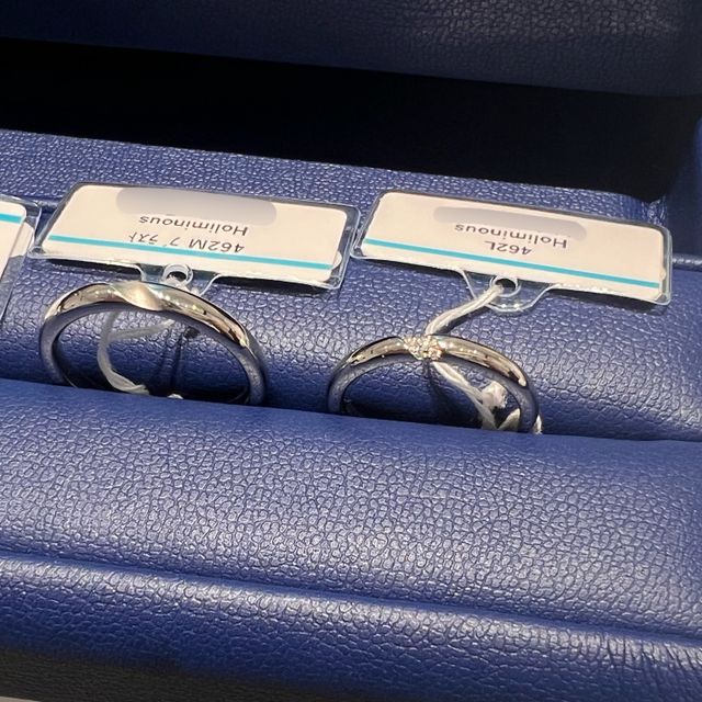 【銀座ダイヤモンドシライシの口コミ】 シンプルなデザインのものが気になったので数種類見せていただきました。…