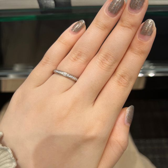 【ラザール ダイヤモンド(LAZARE DIAMOND)の口コミ】 キラキラしたものがよかったのでお勧めされたこちらを試着しました。セン…