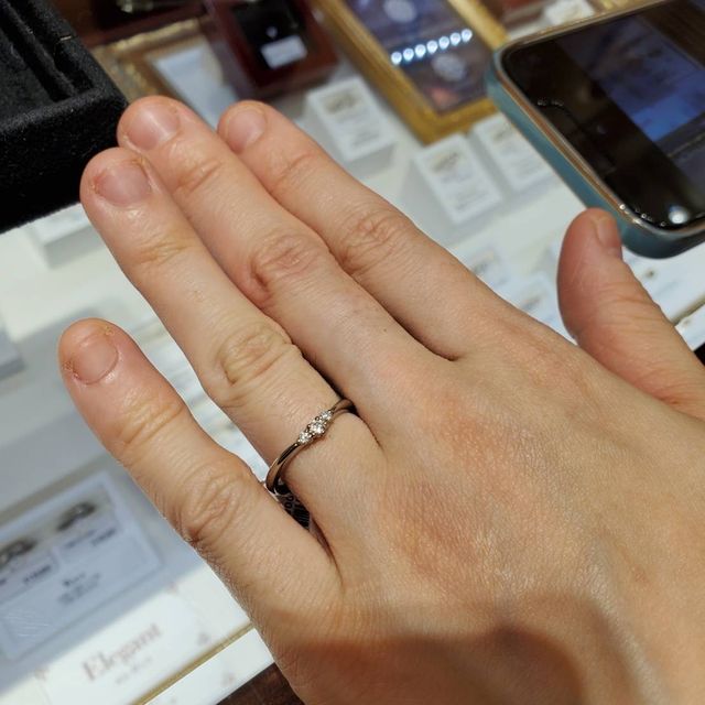 【STAR JEWELRY(スタージュエリー)の口コミ】 このデザインに惹かれてスタージュエリーさんの指輪を試着しました。どこ…