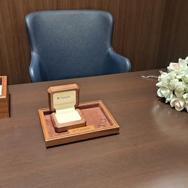 【TANZO.(鍛造指輪)の口コミ】 鍛造製法と呼ばれる、丈夫なものを作る金属加工での指輪は長年使うのに相…