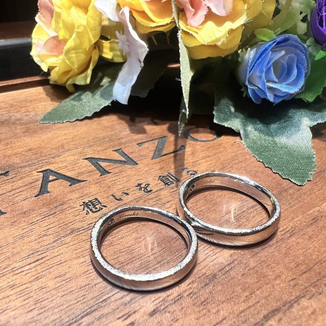 【TANZO.(鍛造指輪)の口コミ】 着け心地を重視して形は平甲丸、素材は強度の強いプラチナにしました。S字…