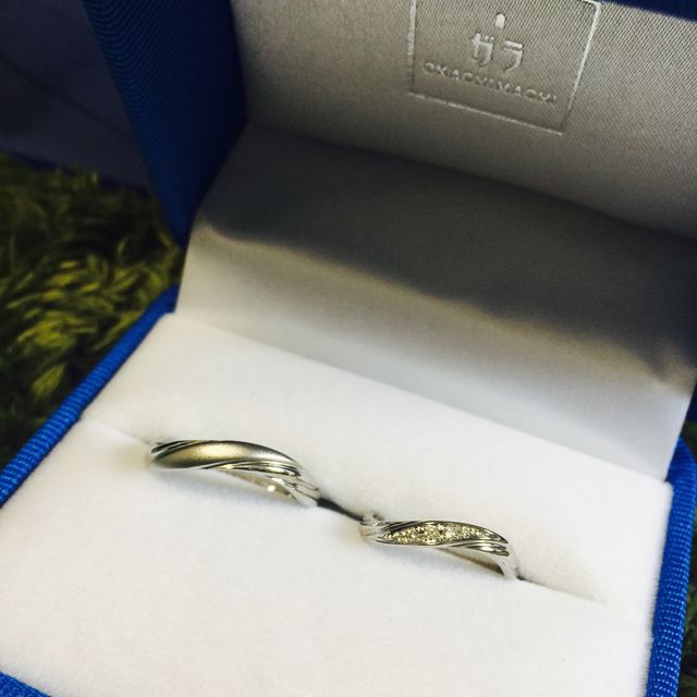 【GALA JEWELRY(ガラジュエリー)の口コミ】 デザインが豊富でした。
エンゲージリングと重ねづけを出来るタイプの物も…