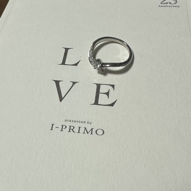 【アイプリモ(I-PRIMO)の口コミ】 散りばめられたキラキラが指全体を綺麗に見せられるところ、ねじりが中指…