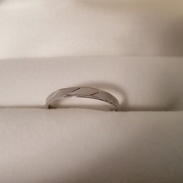 【PILOT BRIDAL(パイロットブライダル)の口コミ】 店舗についてから、色々なブランドを見て回りましたが、シンプルなデザイ…