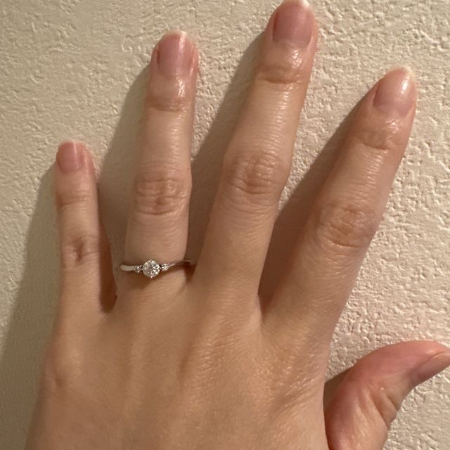 【ラザール ダイヤモンド(LAZARE DIAMOND)の口コミ】 シンプルでいつでもつけられる。輝きがすごくあります。金属アレルギーの…