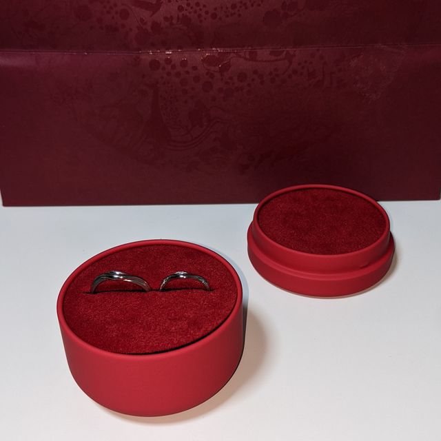 【AFFLUX(アフラックス)の口コミ】 デザインは彼女が気に入った物をチョイスしました。
価格帯としては比較的…