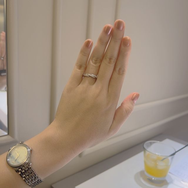 【ラザール ダイヤモンド(LAZARE DIAMOND)の口コミ】 ゴージャス感を残しつつ、毎日つけていても飽きないようなものを探してい…