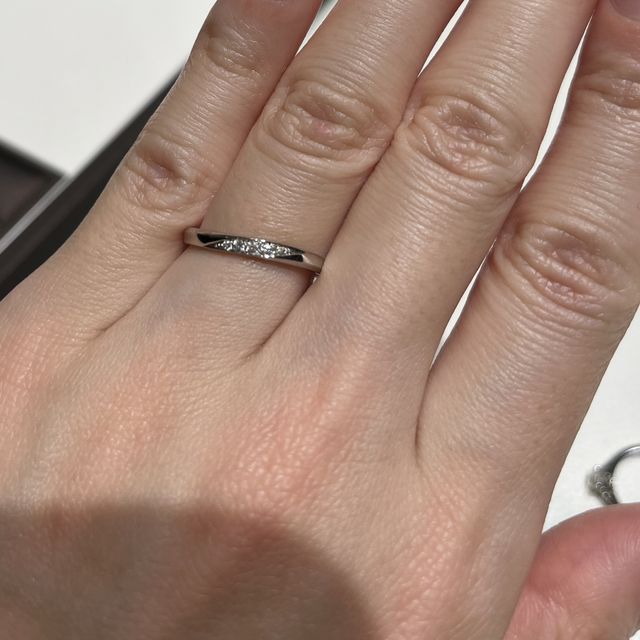 【アイプリモ(I-PRIMO)の口コミ】 ダイヤがついているデザインで、シンプルな指輪を探していました。結婚指…