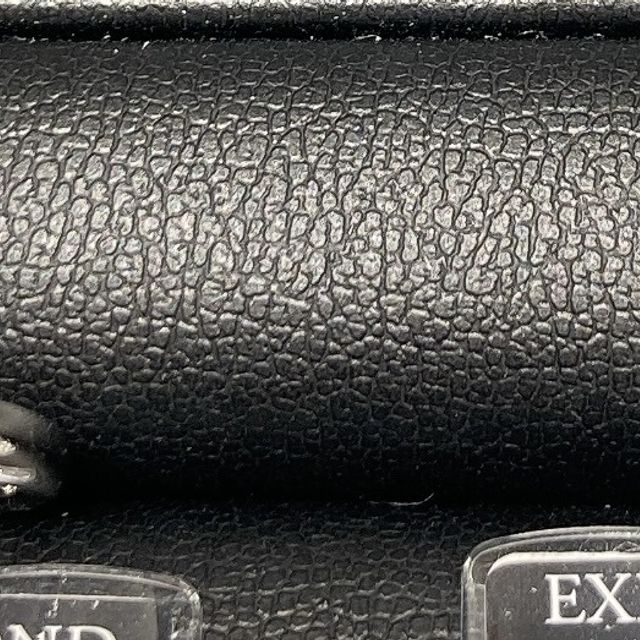 【エクセルコダイヤモンド(EXELCO DIAMOND)の口コミ】 指輪のラインが直前でないものがよく、少しカーブしているデザインを希望…