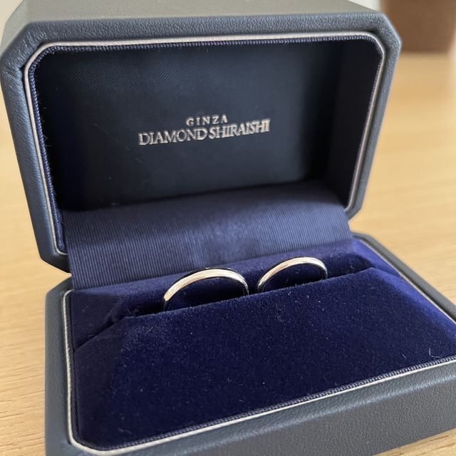 【銀座ダイヤモンドシライシの口コミ】 一番シンプルなデザインを選びました。ダイヤ入りの指輪と悩みましたが、…