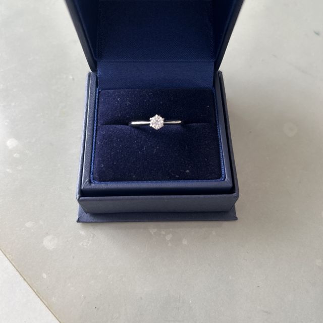 【銀座ダイヤモンドシライシの口コミ】 ホームページを見て、リングサイズが分からなくても大丈夫なことが分かっ…