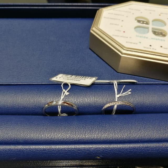 【銀座ダイヤモンドシライシの口コミ】 ストレートなのに、ダイヤモンドが斜めに入っているのでストレートに見え…