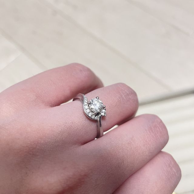 【芝翫香(しかんこう)の口コミ】 0.5カラット、vs-2.D価格は80万ほどでした。
石が大きく大変満足感ありま…