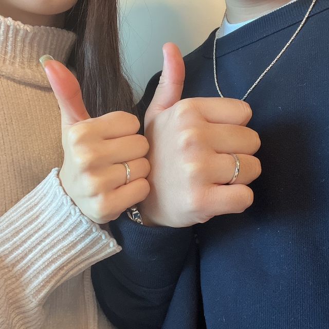 【銀座ダイヤモンドシライシの口コミ】 デザイン:最初はシンプルなストレートリングにしようと思っていましたが、…