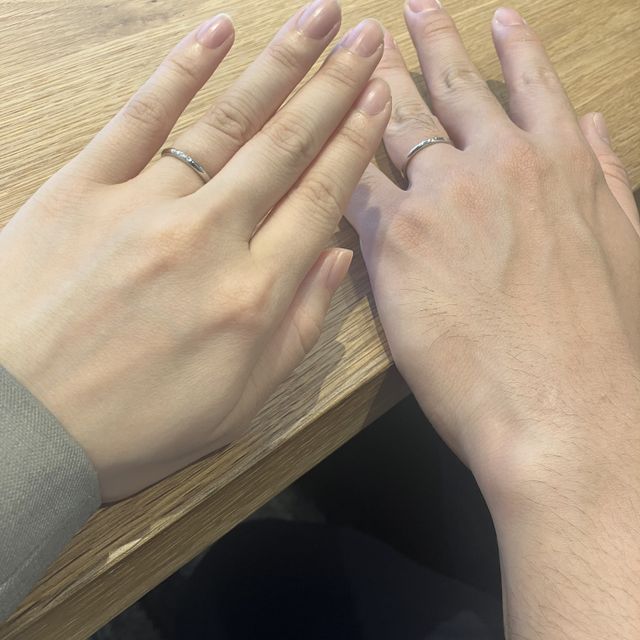 【Flowaves(フロウェーブス)の口コミ】 シンプルで王道のデザイン
重ね付けもできるところがいいなと思います
プ…