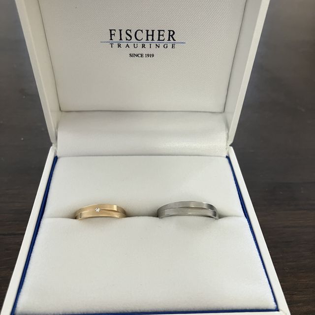 【FISCHER(フィッシャー)の口コミ】 指輪のデザインは2ミリくらいの指輪を２つ組み合わせたとても変わったデザ…